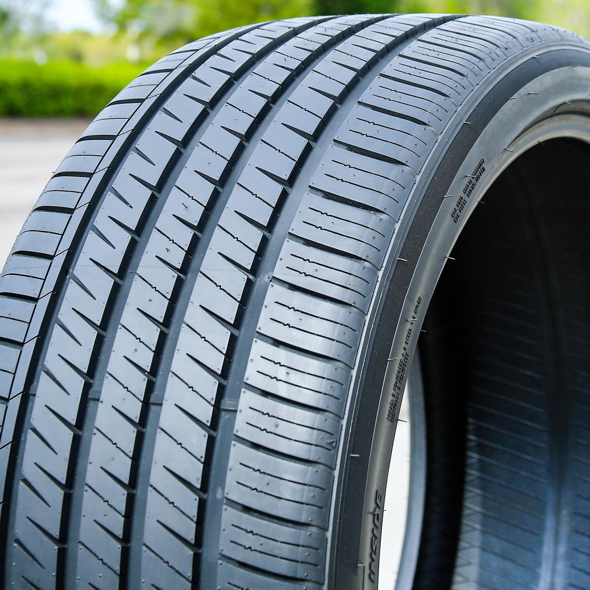 235/40ZR19 96W XL All Season Passenger Tire Y79608