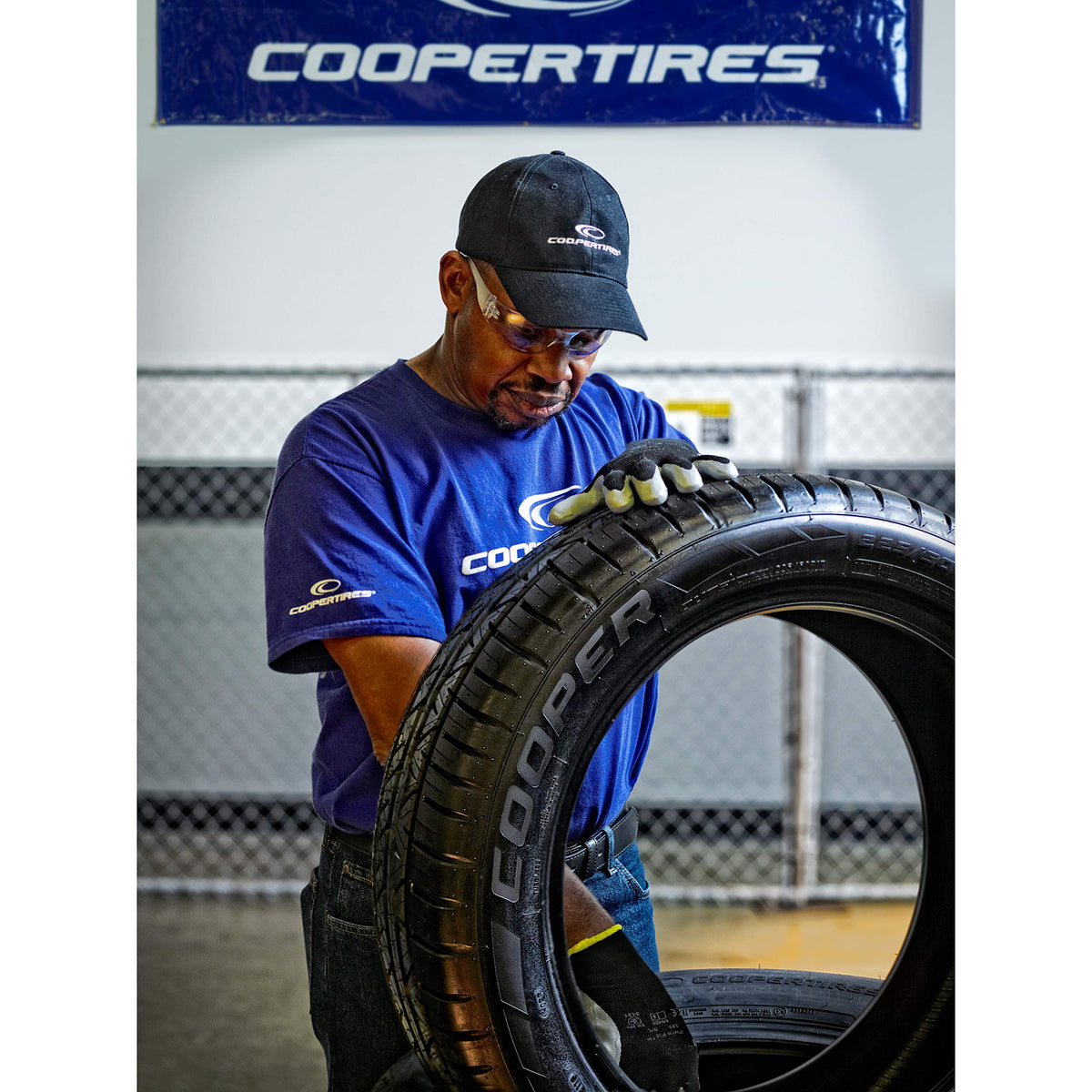 All-Season 275/60R20 115T Tire A2483